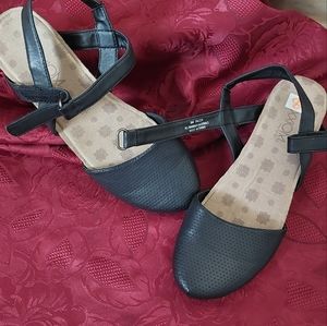 Size 8 Black Axxiom wedges